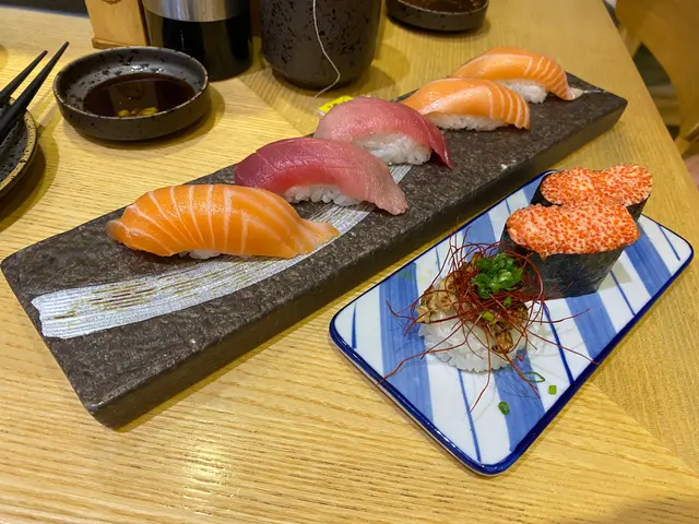 三文魚/三文魚腩/中拖羅芝士飛魚子/鵝肝