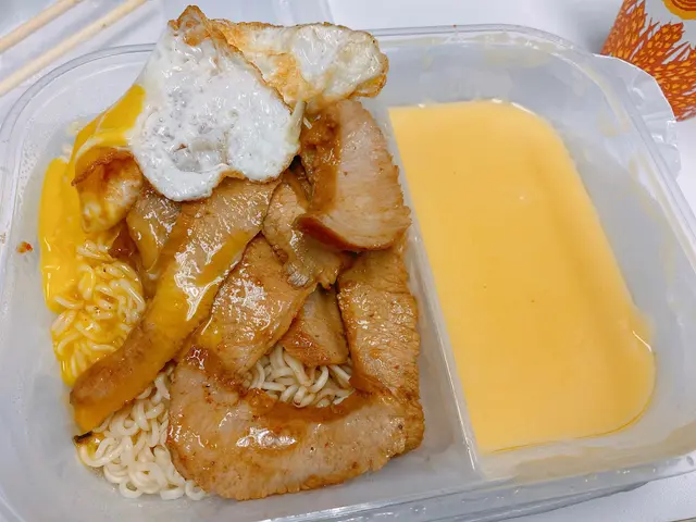 見到好多人推介,所以一試,但無咩特別,豬頸肉唔係煎得特別香口,不過唯一讚係芝士汁唔會甜