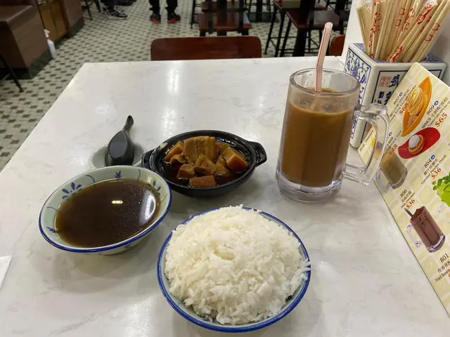 三層肉肉骨茶