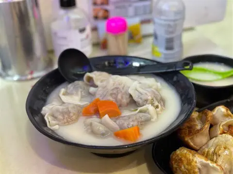 香茜馬蹄豬肉餃拼京蔥羊肉餃