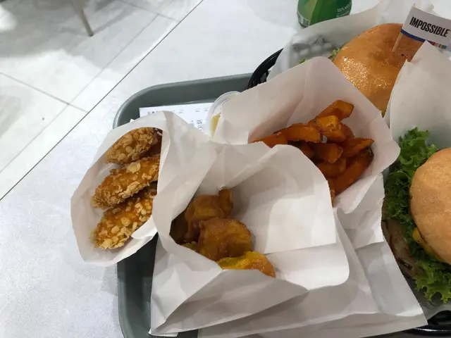 香脆粟米片雞塊、炸燒賣、番薯條