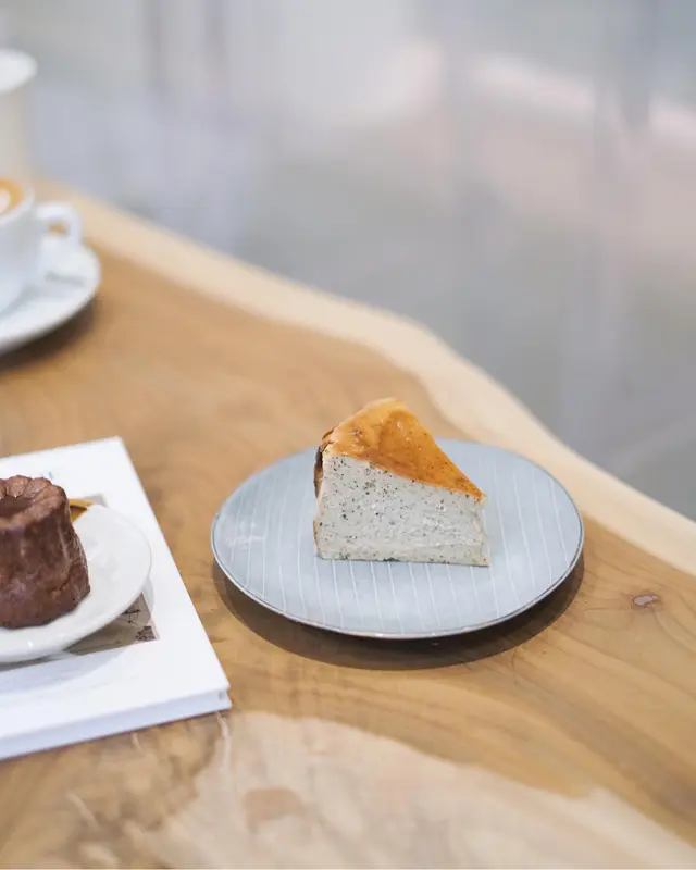 Earl Grey Basque Cheesecake