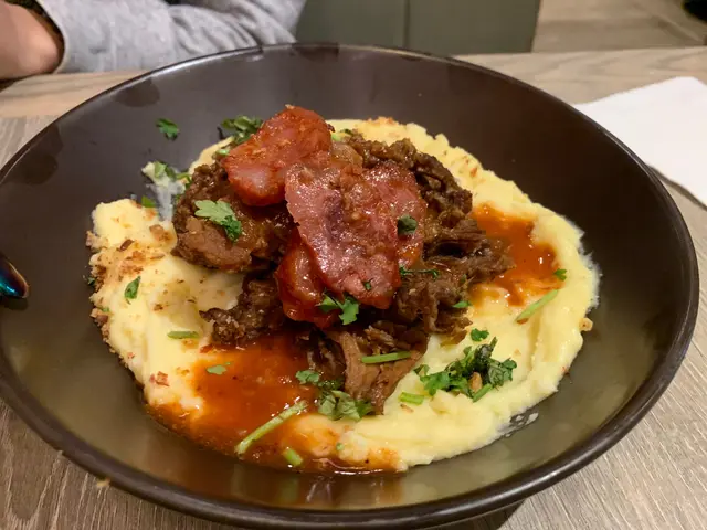 葡式牛頰肉伴薯蓉