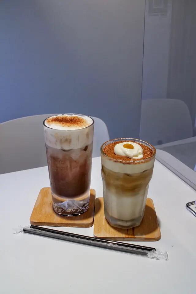 招牌奶蓋咖啡 | 特濃朱古力