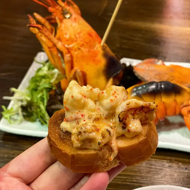 芝士蛋黃燒龍蝦包