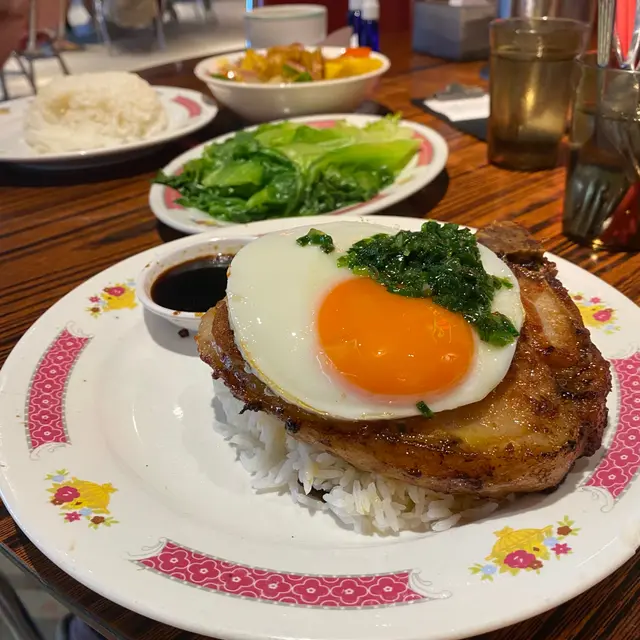 香蔥豬扒太陽蛋配白飯