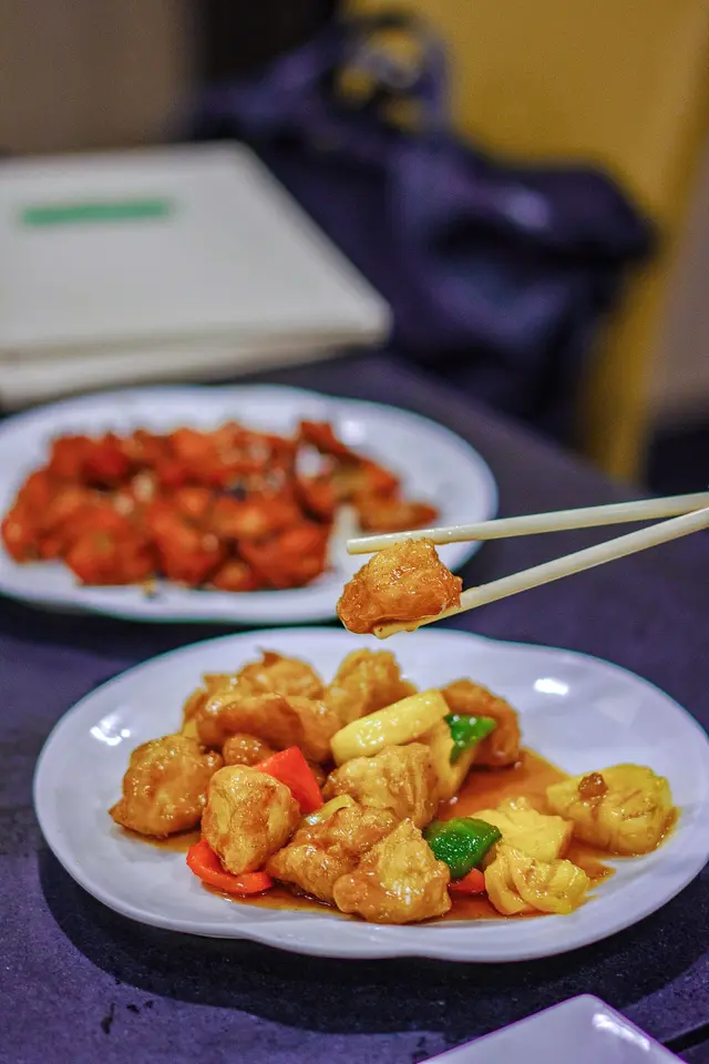 可以做到有一絲絲嘅口感，食落去係爽軟滑溜，所以有啲似食緊半肥瘦豬肉，外層炸到香脆，炸衣夠薄，食落完全唔油