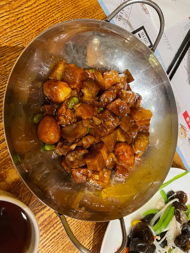 栗子鵪鶉蛋炆外婆紅燒肉