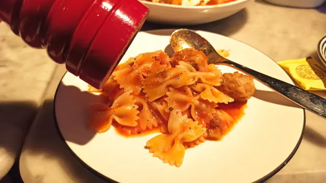 蕃茄湯肉丸蝴蝶粉(Farfalle)