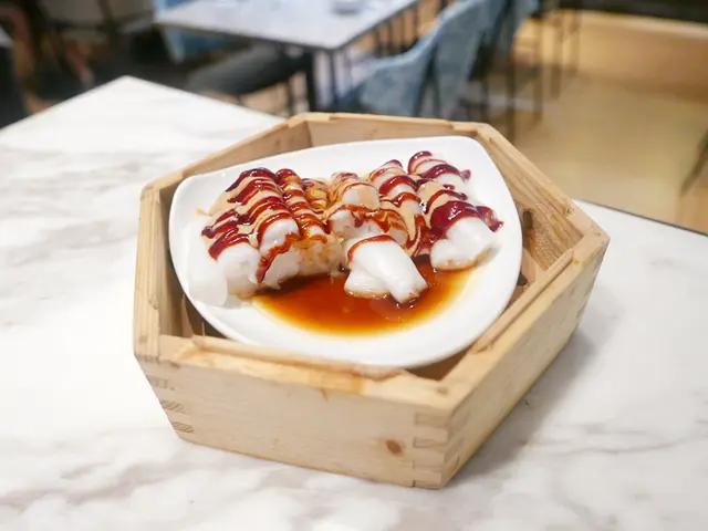 櫻花蝦橋底混醬豬腸粉