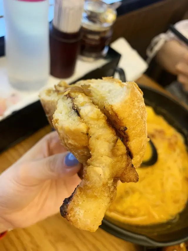 去唔到澳門，就來呢度食豬扒包啦～🤣豬扒好好食，外脆內軟，包上仲有好香既牛油味！正！