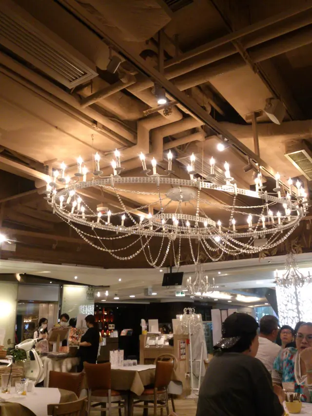 大盞的水晶燈
