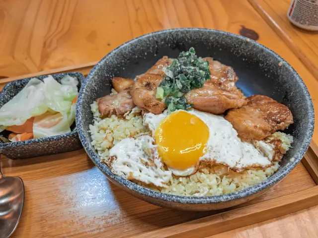 蔥油豬扒蛋碎花