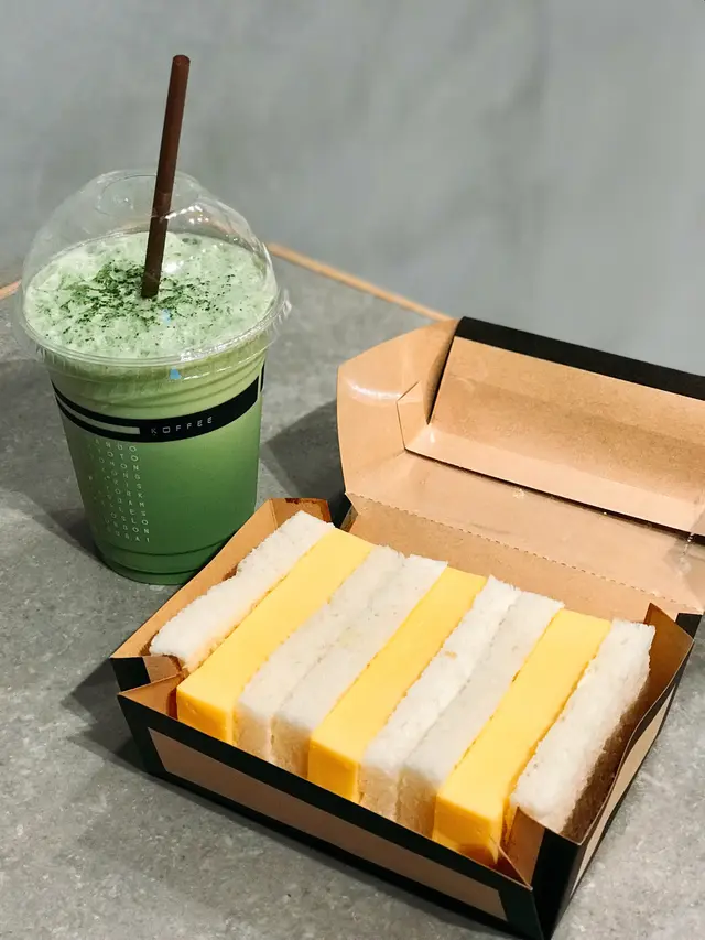 Egg  sando 