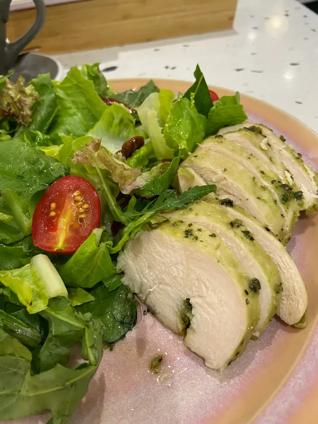 雞扒係暖咖!沙律同雞扒份量都大份!