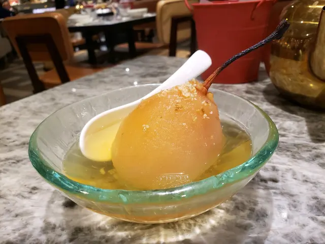 味道似非常甜嘅酸梅汁或者話梅汁去燉個雪梨，食唔到陳皮味，真係好甜