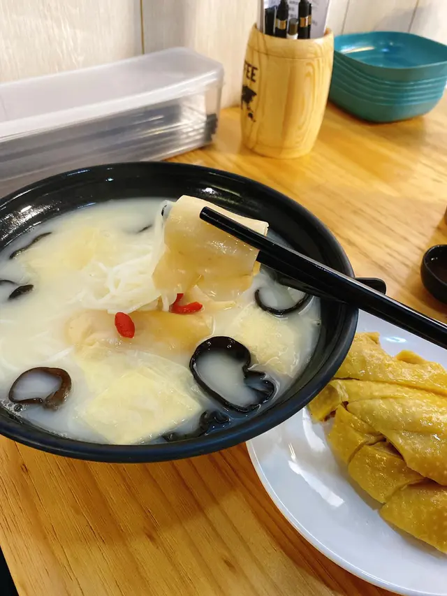 花膠雞濃湯米線