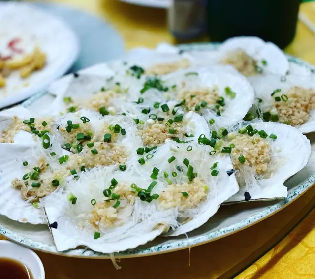 蒜茸粉絲蒸扇貝