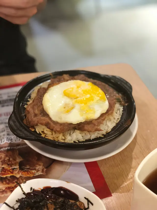 太陽蛋牛肉飯（飯焦底）