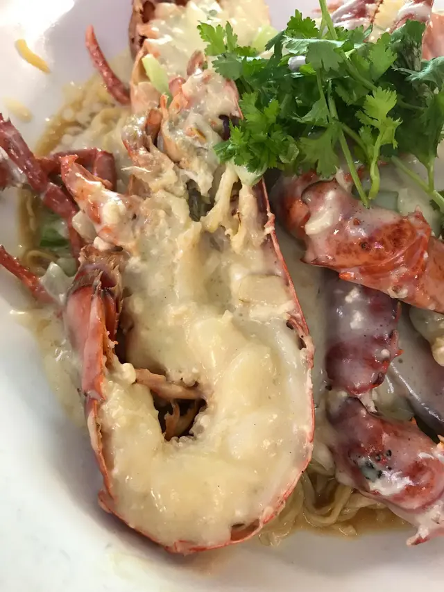 芝士牛油焗龍蝦伊面底