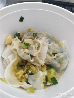 碎了的湯餃， 負分
 - 荃灣的峰味清雞湯米線