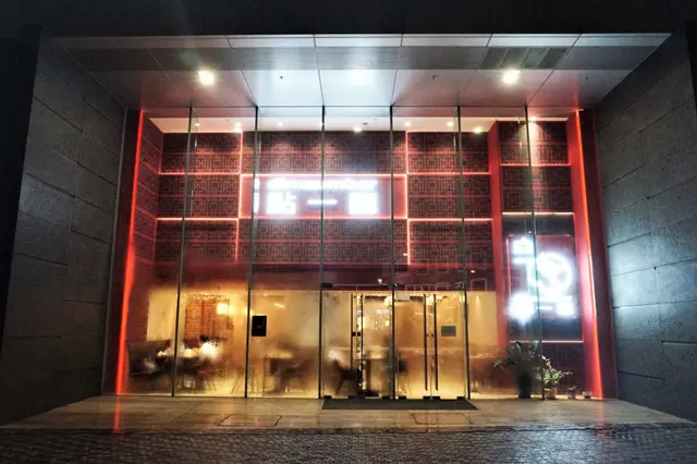 商場外，望入餐廳角度！