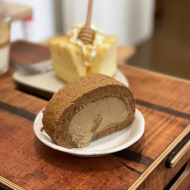 Triple Hojicha Roll Cake