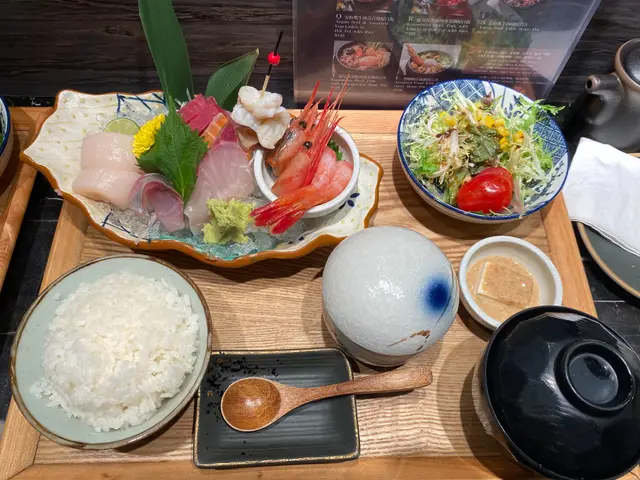 刺身定食配白飯