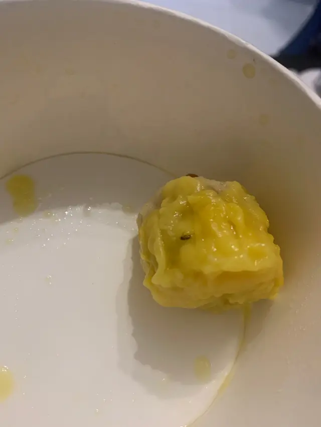 好嘔心  食食下發現有粒有小小強  連之前果幾粒都想嘔返出黎