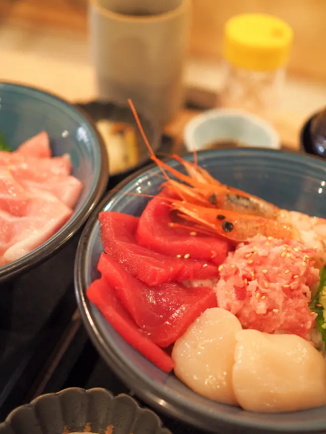 赤身、鮪魚蓉、帆立貝、甜甘蝦丼