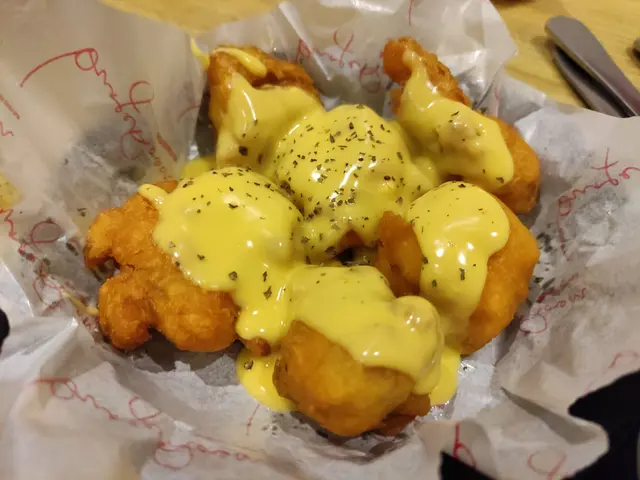 香脆雞塊配芝士醬