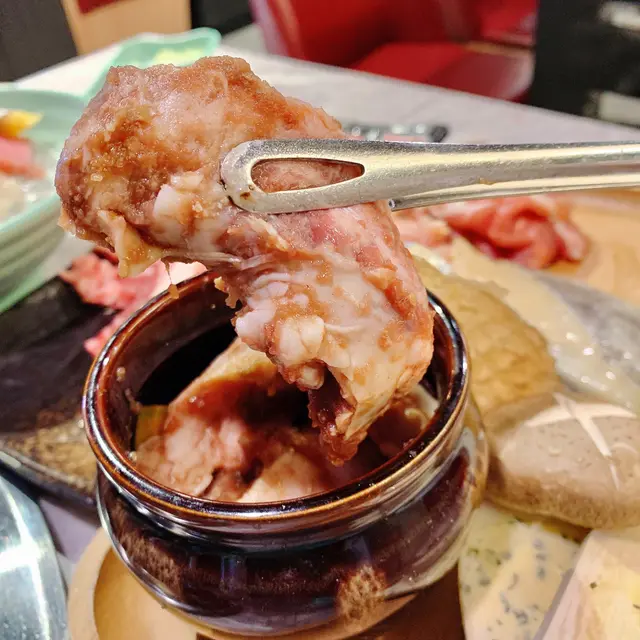 韓風瓷壺醬油牛肋肉