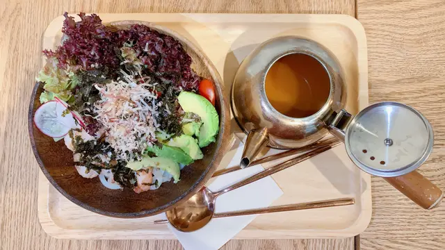 龍蝦湯配牛油果大蝦稻庭烏冬 