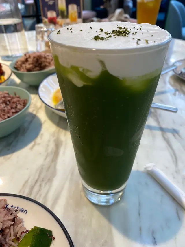 菠蘿羽衣甘藍茉莉純素奶蓋茶