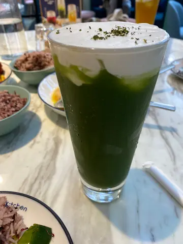 菠萝羽衣甘蓝茉莉纯素奶盖茶