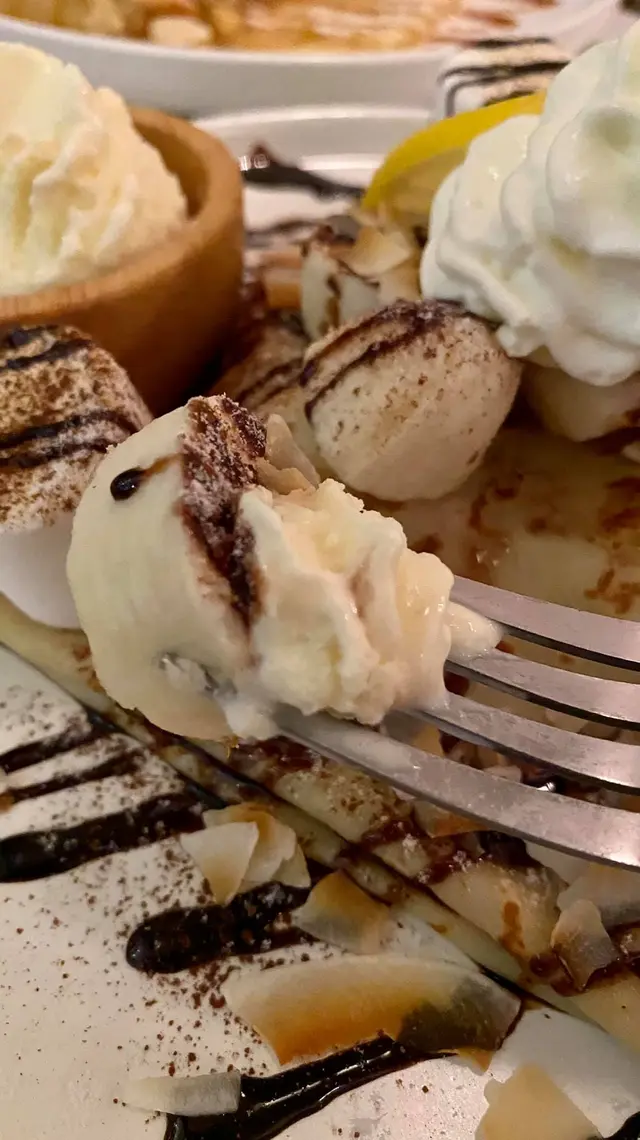 法式班戟 (榛子朱古力、香蕉、棉花糖、忌廉)