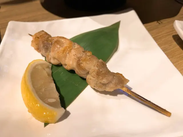 日本三大名雞之一—鹿兒島薩摩赤雞,
雞隻飼養有嚴格要求,飼料都是崇尚天然。
食得出唔係普通嘅雞肉,
肉質嫩滑有彈性,脂肪少,味道香濃。