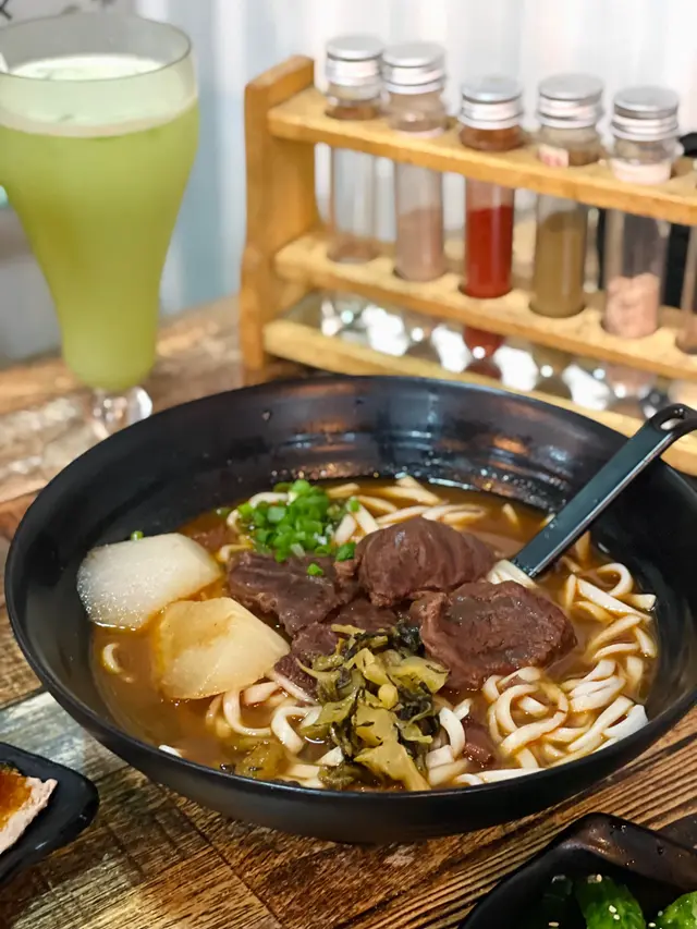 招牌紅燒牛肉麵