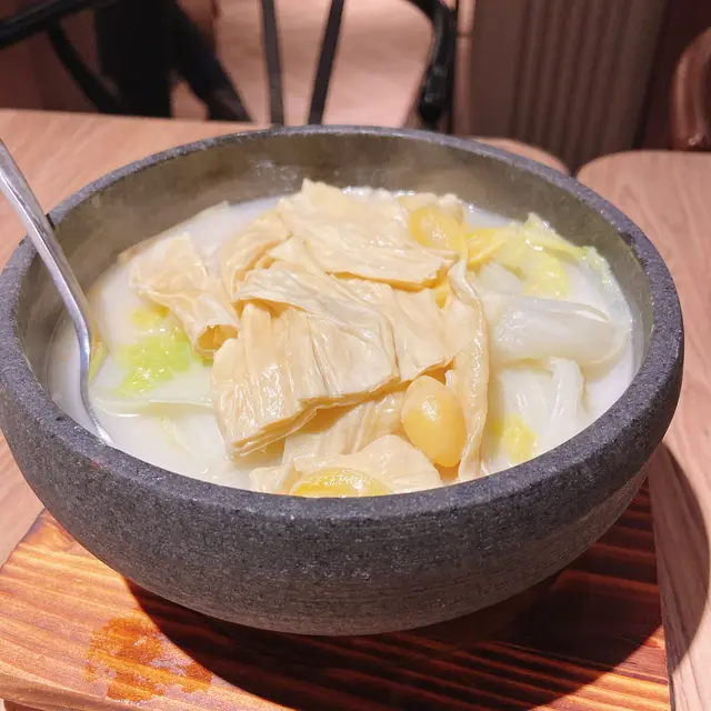 銀杏鮮腐竹扒時蔬（娃娃菜）