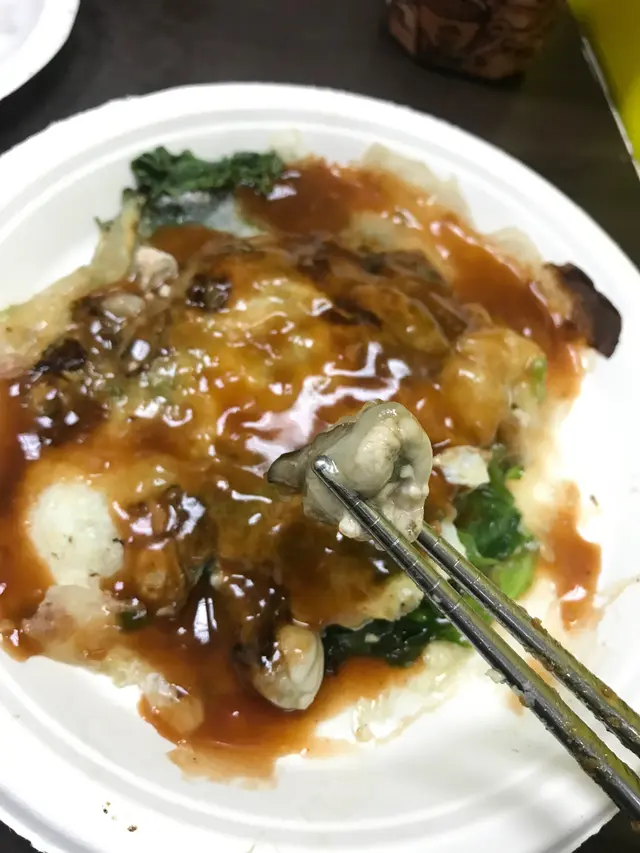好接近台灣嘅口味,吾係出面啲煎蠔餅!底部用左生菜,中間就係太白粉漿,食落煙煙韌韌,有啲似飲茶啲蝦餃皮。中間都有吾少蚵仔,粒粒都好厚肉,有海鮮味。個汁都特別,甜甜辣辣幾開胃,每次黎都必食!