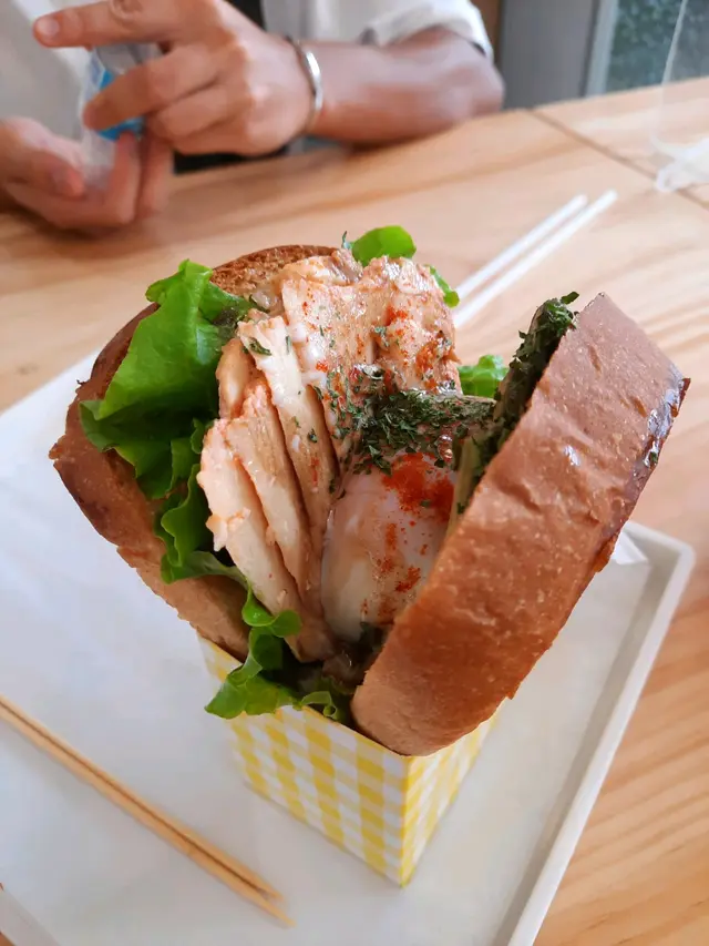 慢煮雞肉牛油果溫泉玉子