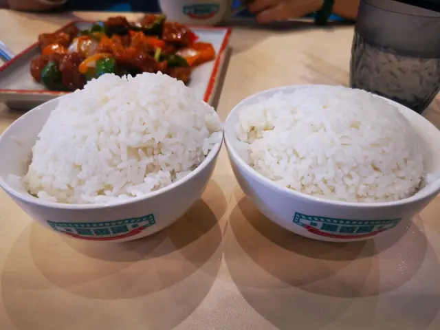 跟套餐包括白飯,需要加飯亦不會多收費用