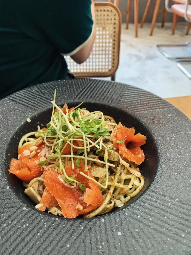 煙三文魚青醬意大利麵