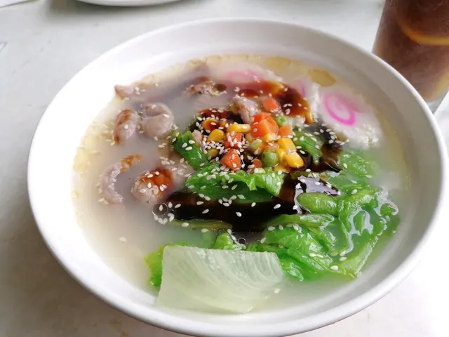 午餐：牛肉湯拉麵連凍飲