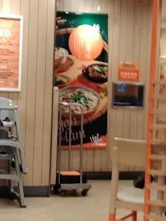 意想不到的餓冧海報!
最重要這店做到防疫隔距和措施,
大門外開空氣流通,
安心吃餐!