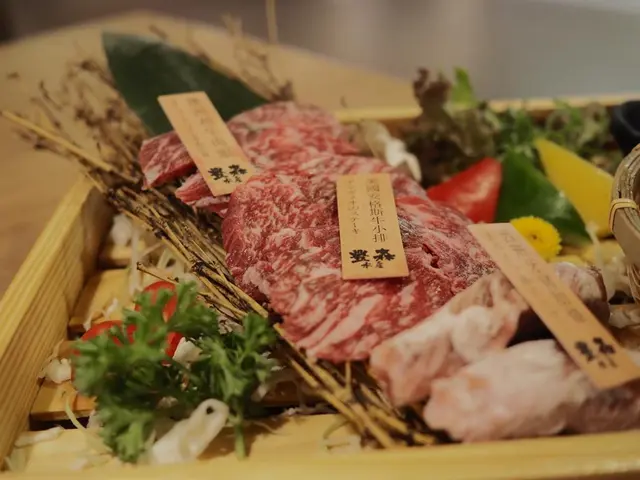 燒肉拼盤/活大蜆