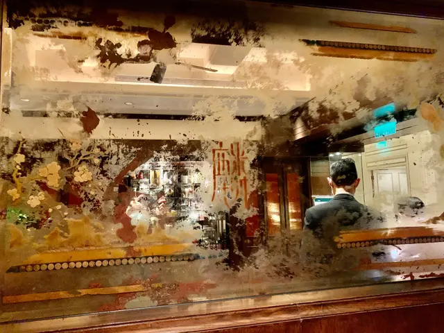 這面鏡細看正中是一個「麟」字。