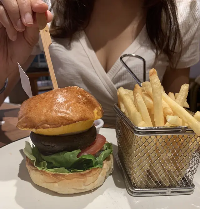 Juicy 同清新!唔會好似肉堡或素肉堡咁膩同滯。我自己好中意☺️