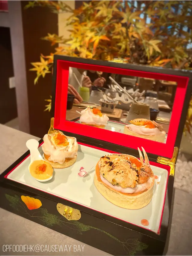 賽螃蟹粉班戟Crab Meat and Roe with Egg White Pancake