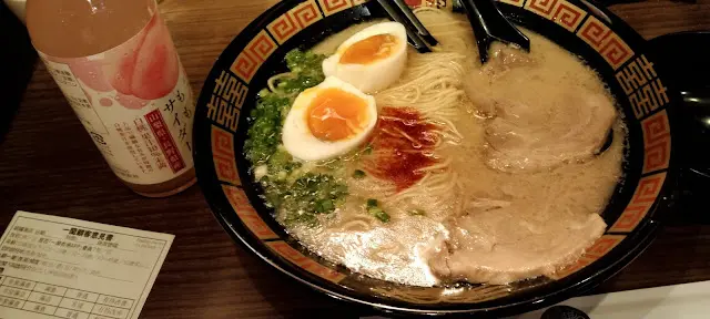 濃郁豚骨湯充滿油香而不膩!
天使髮絲般讖幼麵!
最討女生歡喜,
雖然我比較喜愛粗麵,
但也可一試!